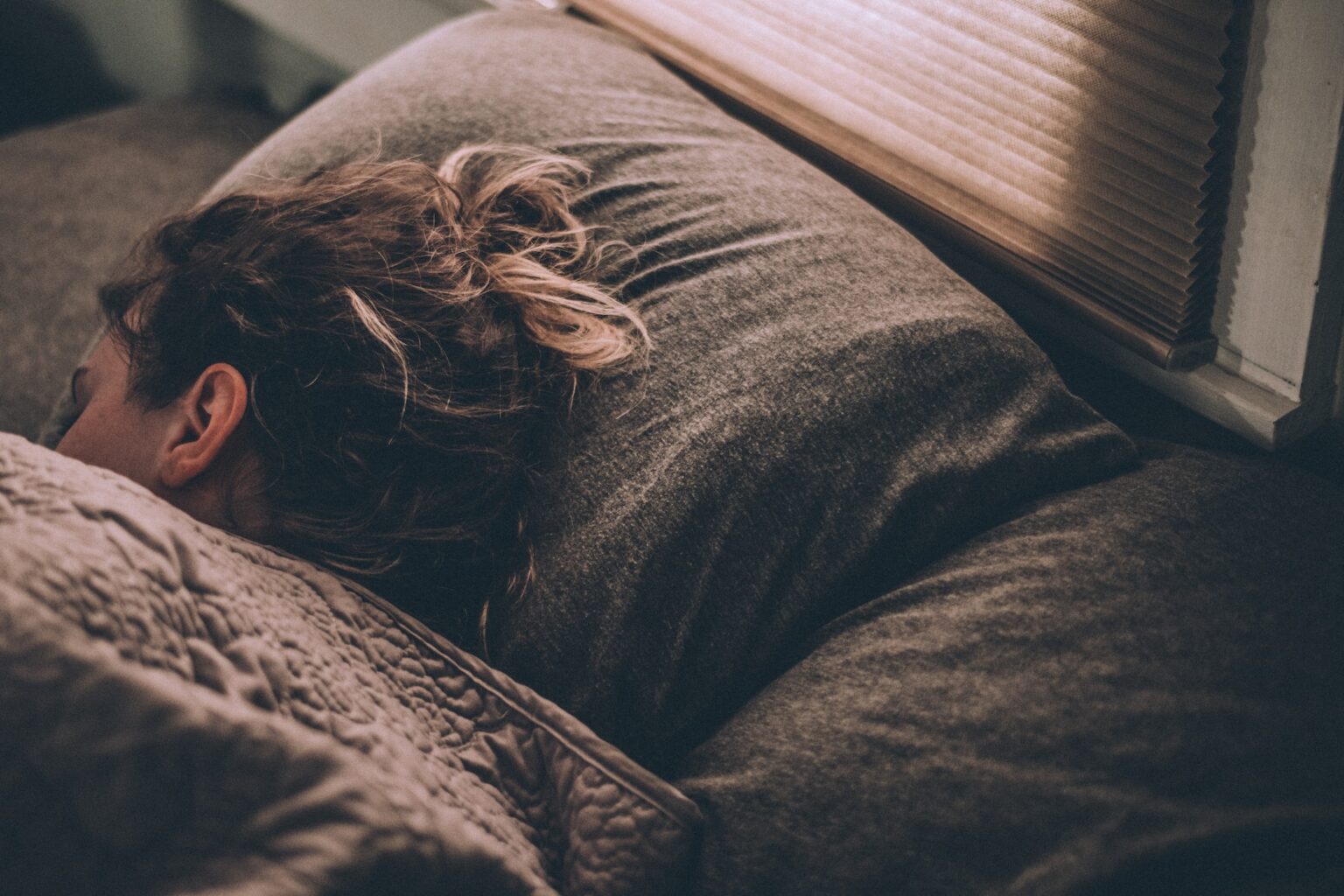 Significado de “dormir a pierna suelta”