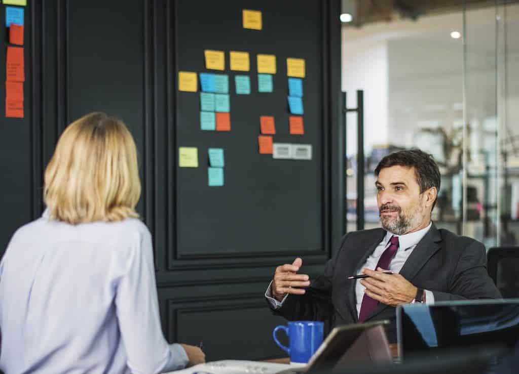 Saiba em quais países você pode trabalhar falando francês O francês é um dos idiomas mais falados do mundo, com pelo menos 274 milhões de falantes. Descubra em quais países você pode trabalhar falando francês