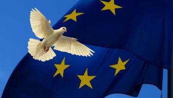 pomba da paz e bandeira união europeia