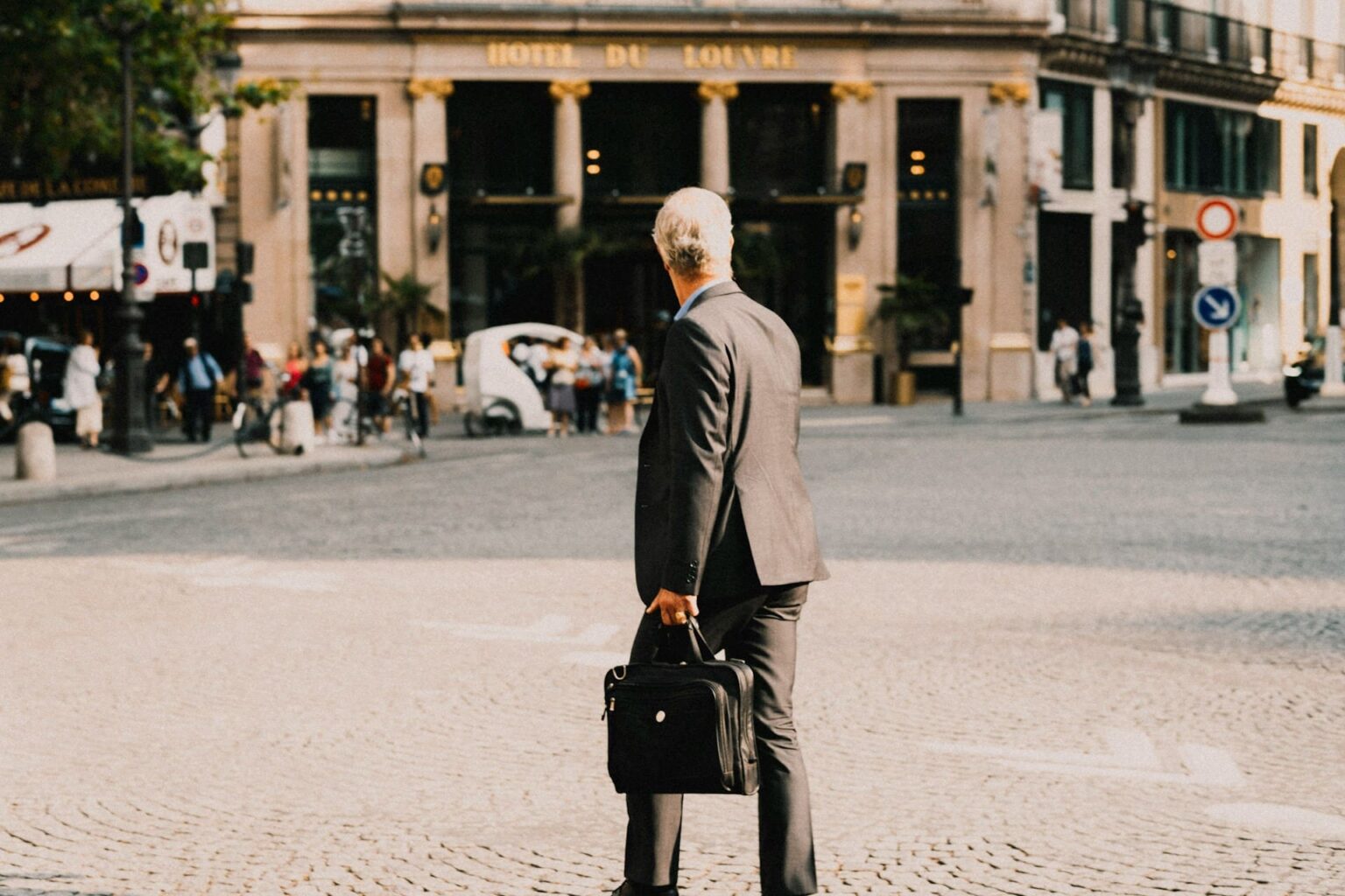 Significado de “être dans les codes” em francês