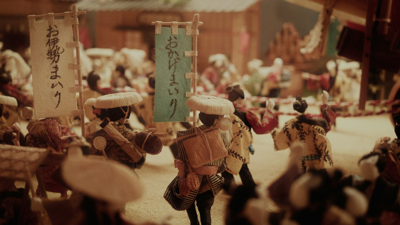 Perguntas (質問) em japonês Diorama de bonecos de papel em roupas antigas, com chapéus, trouxas e estandartes de peregrinação a Ise