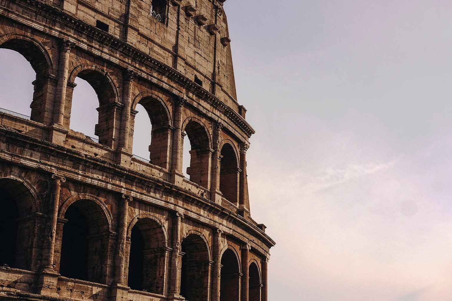 Entenda como as línguas são criadas (e por que desaparecem) Coliseu em Roma
