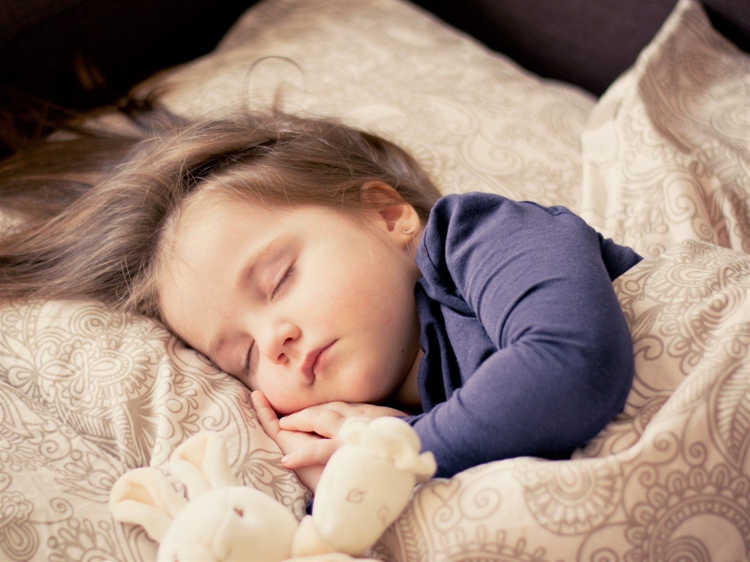 É possível aprender um idioma enquanto dorme bebê dormindo