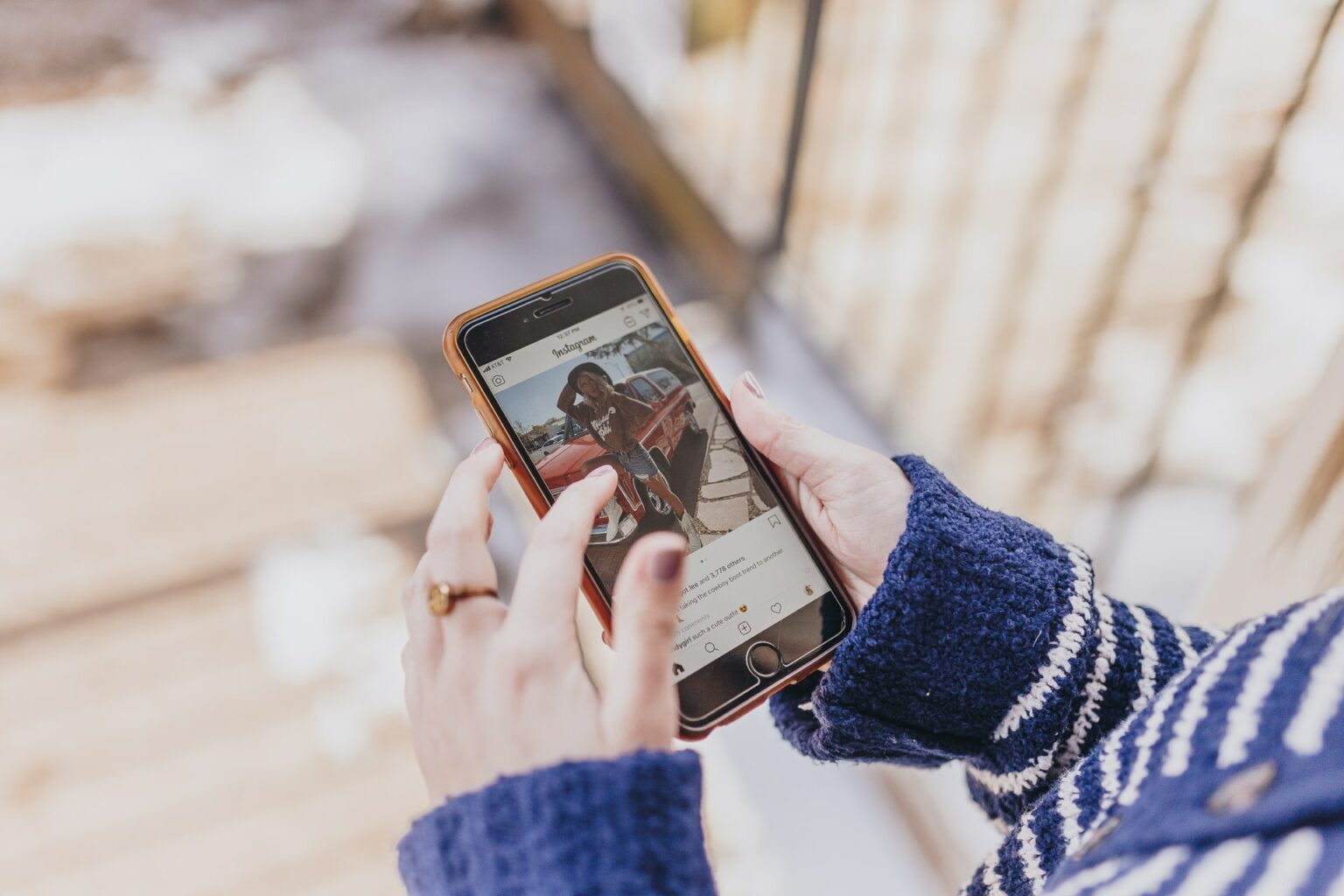 Instagram Stories com tradução automática para 90 idiomas imagem destacada - smartphone