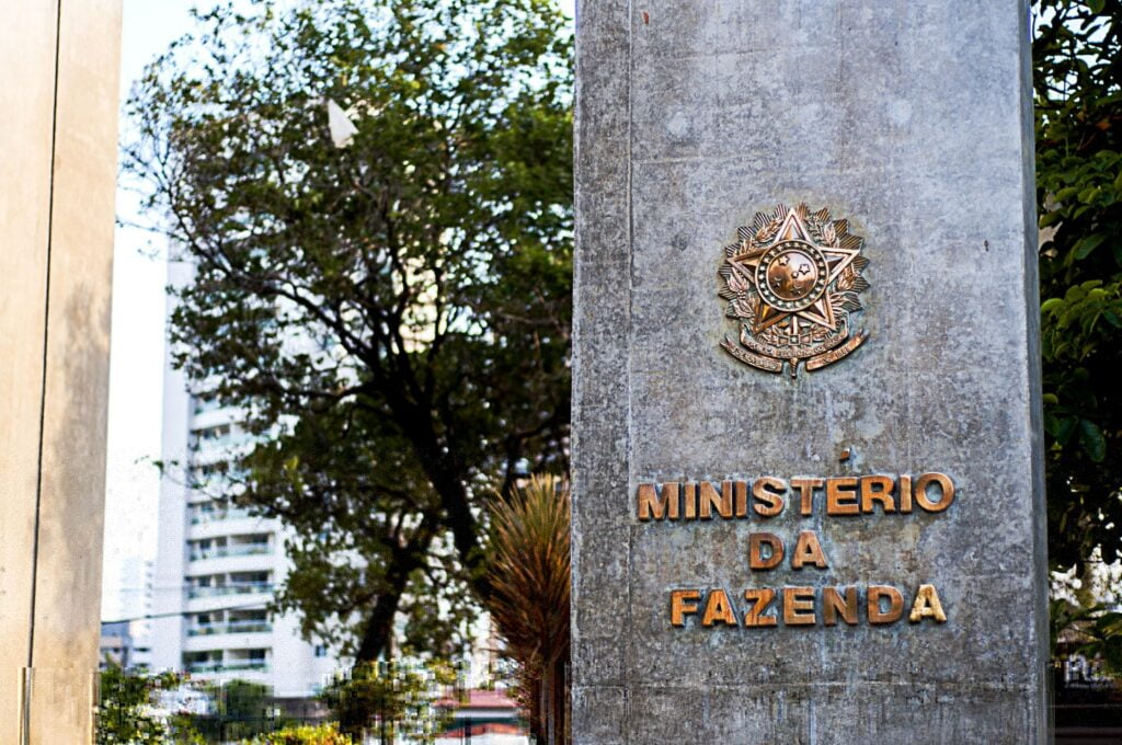 Por que o ministério que cuida da economia se chama “da fazenda”?