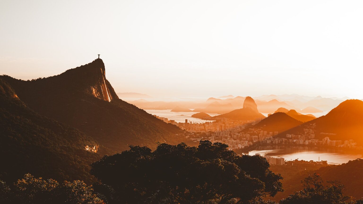 Brasileiros, brasilianos ou brasílicos — como chamar os habitantes do Brasil?