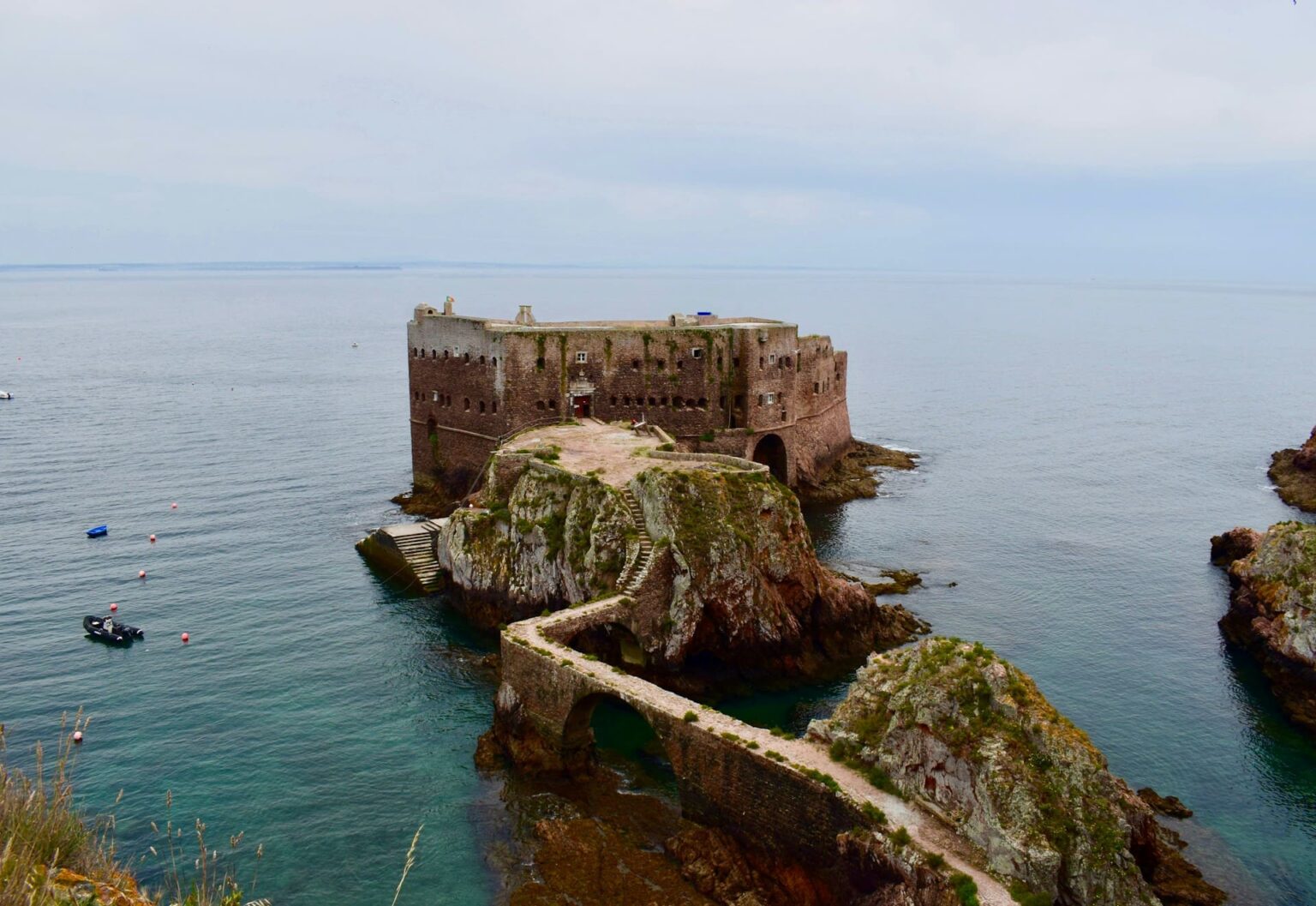Origem da expressão “amigo de Peniche” Forte de São João Batista das Berlengas, Peniche, Portugal